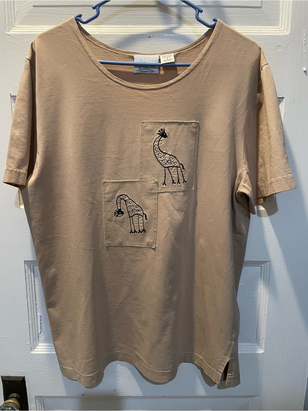 Vintage Women’s Short-Sleeve Top with Giraffe Patch Detail - Beige, Large